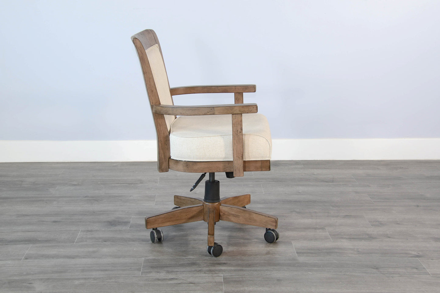 Doe Valley Swivel Game Chair with Casters