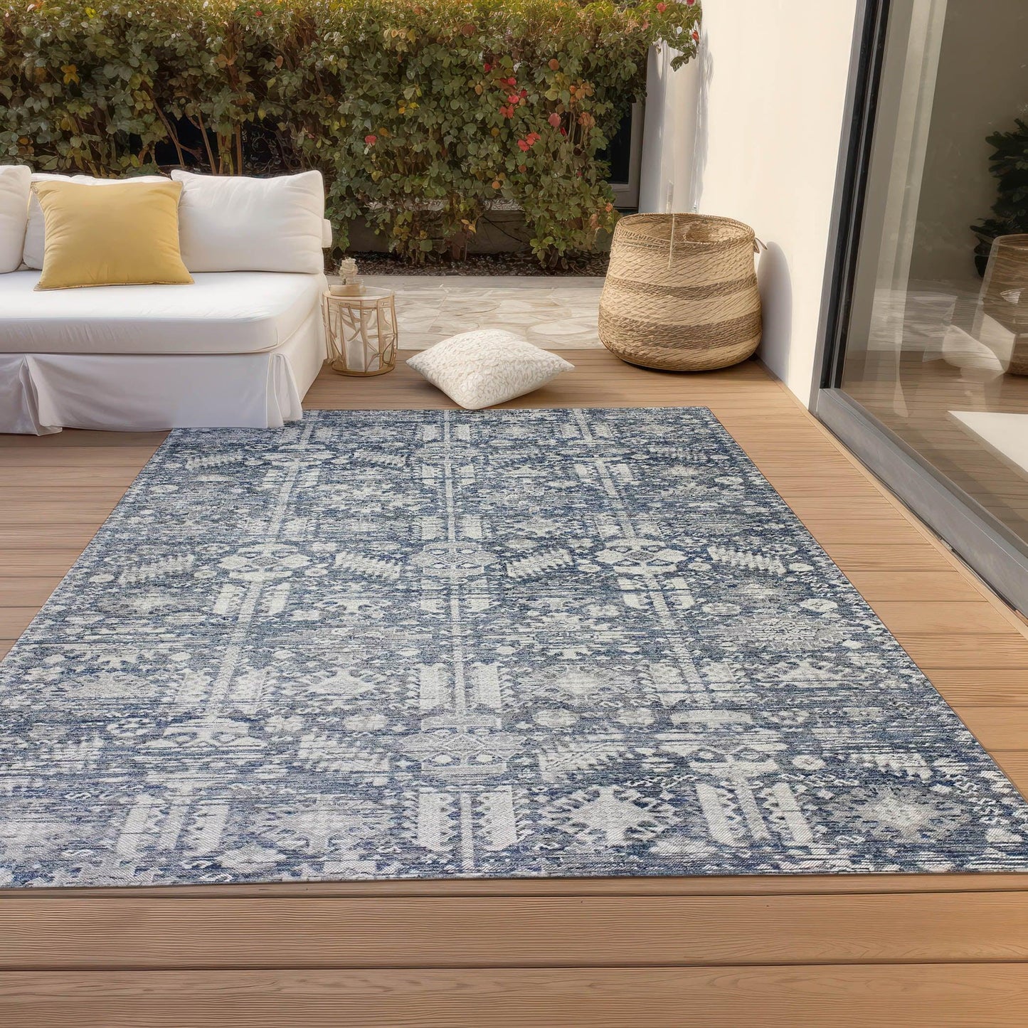 Laearis Blue Washable Indoor-Outdoor Rug