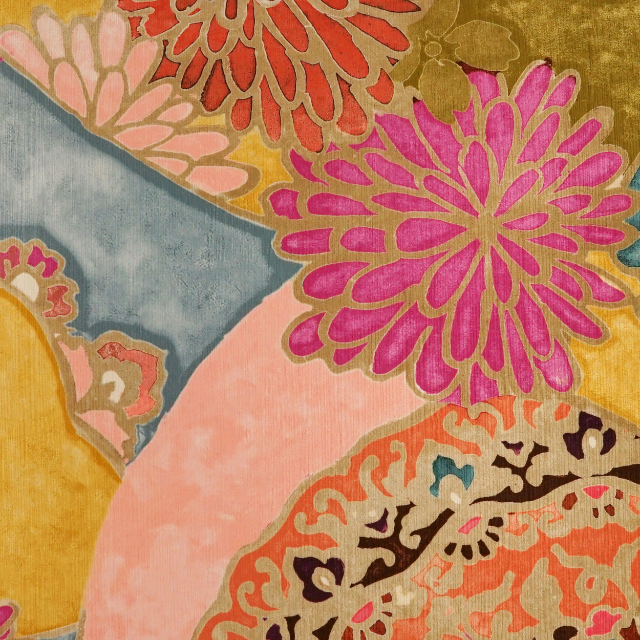 Magnum Floral Design Throw Pillow