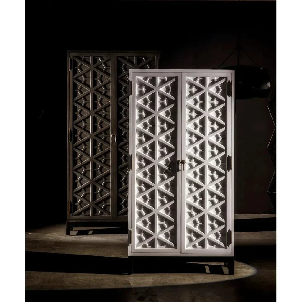 Maharadscha Carved Mahogany Hutch