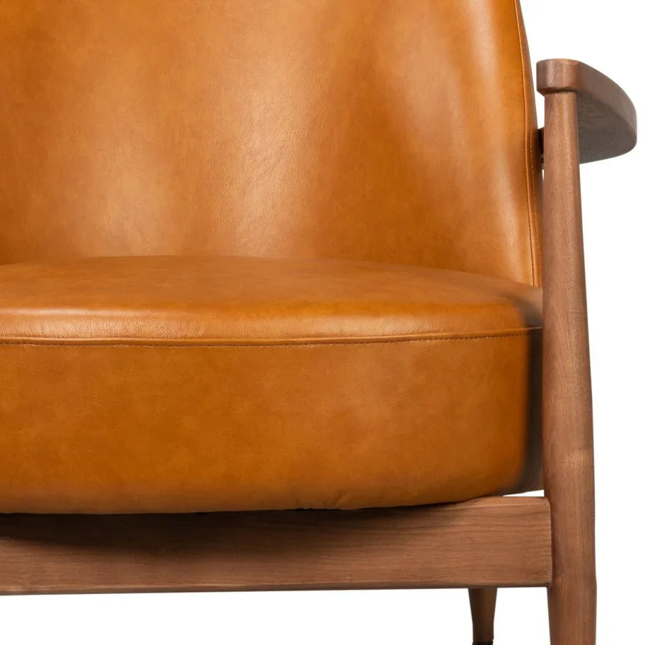 Pindar Traditional Leather Armchair - LOOMLAN - Sarreid - Club Chairs