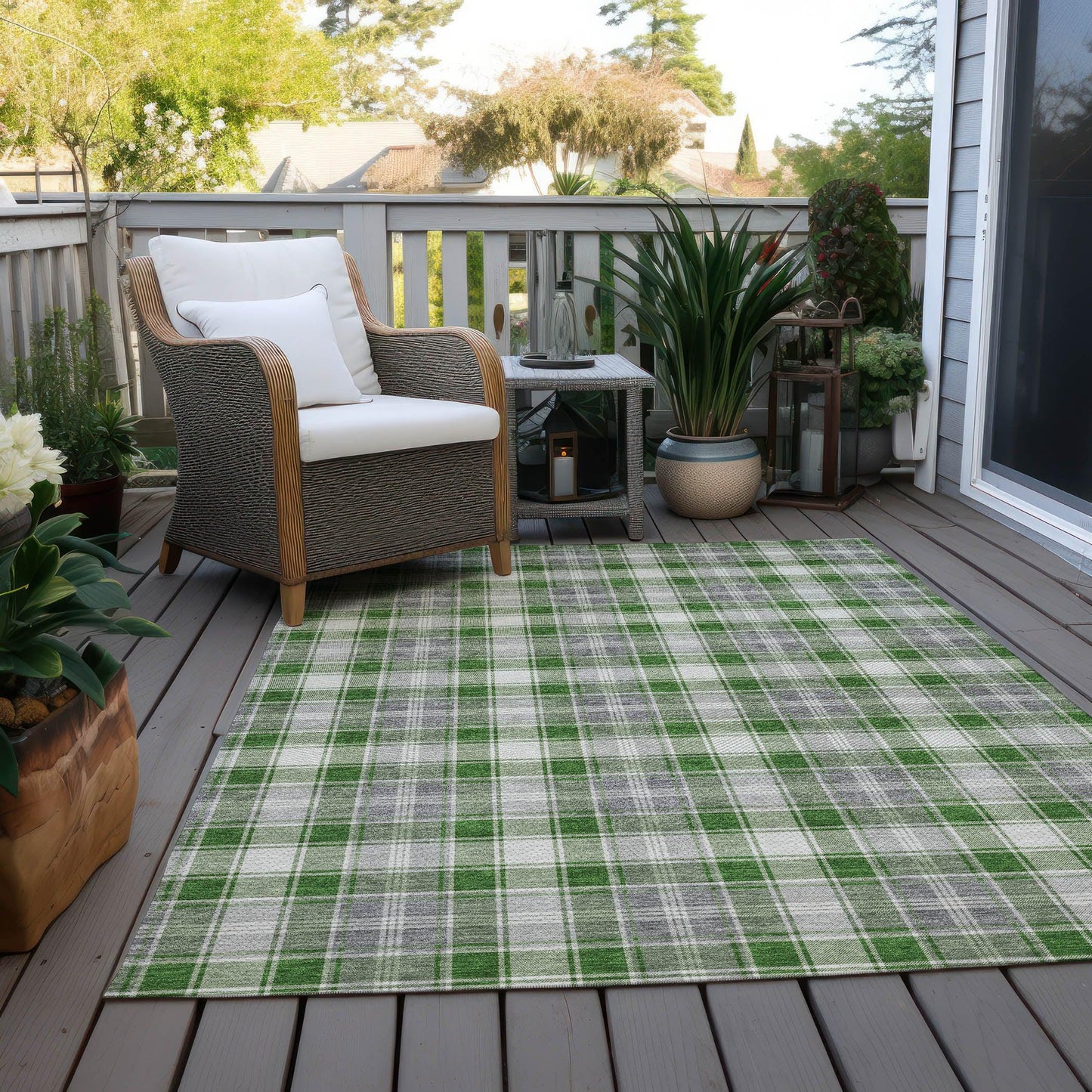 Quaanor Green Washable Indoor-Outdoor Rug