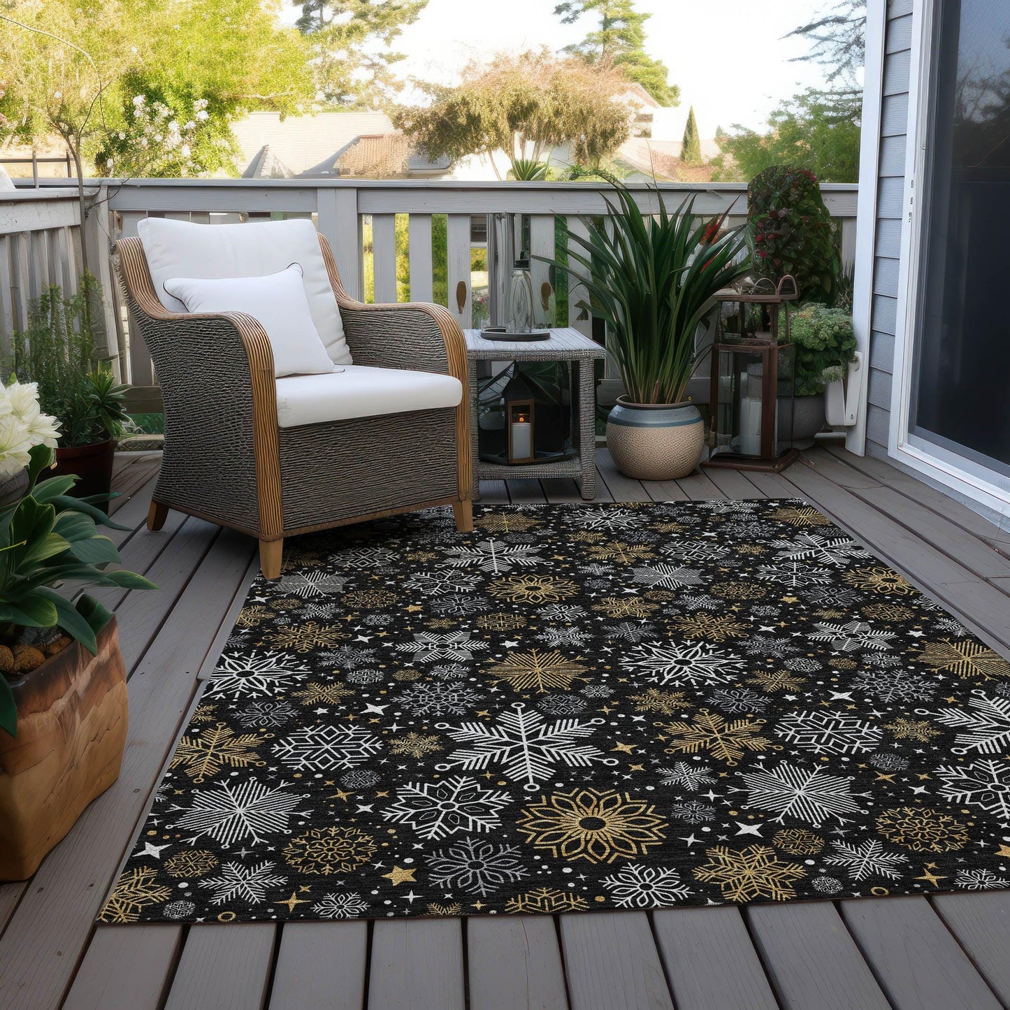 Quaon Black Washable Indoor-Outdoor Rug