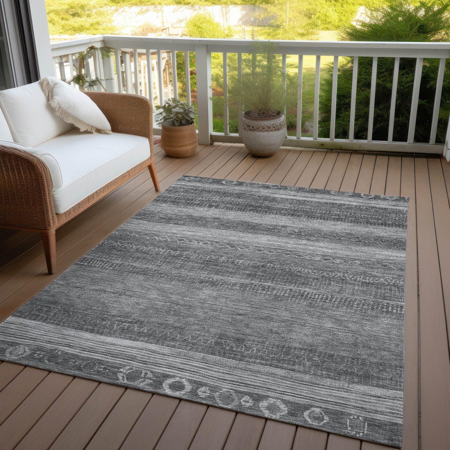 Taelanor Gray Washable Indoor-Outdoor Rug