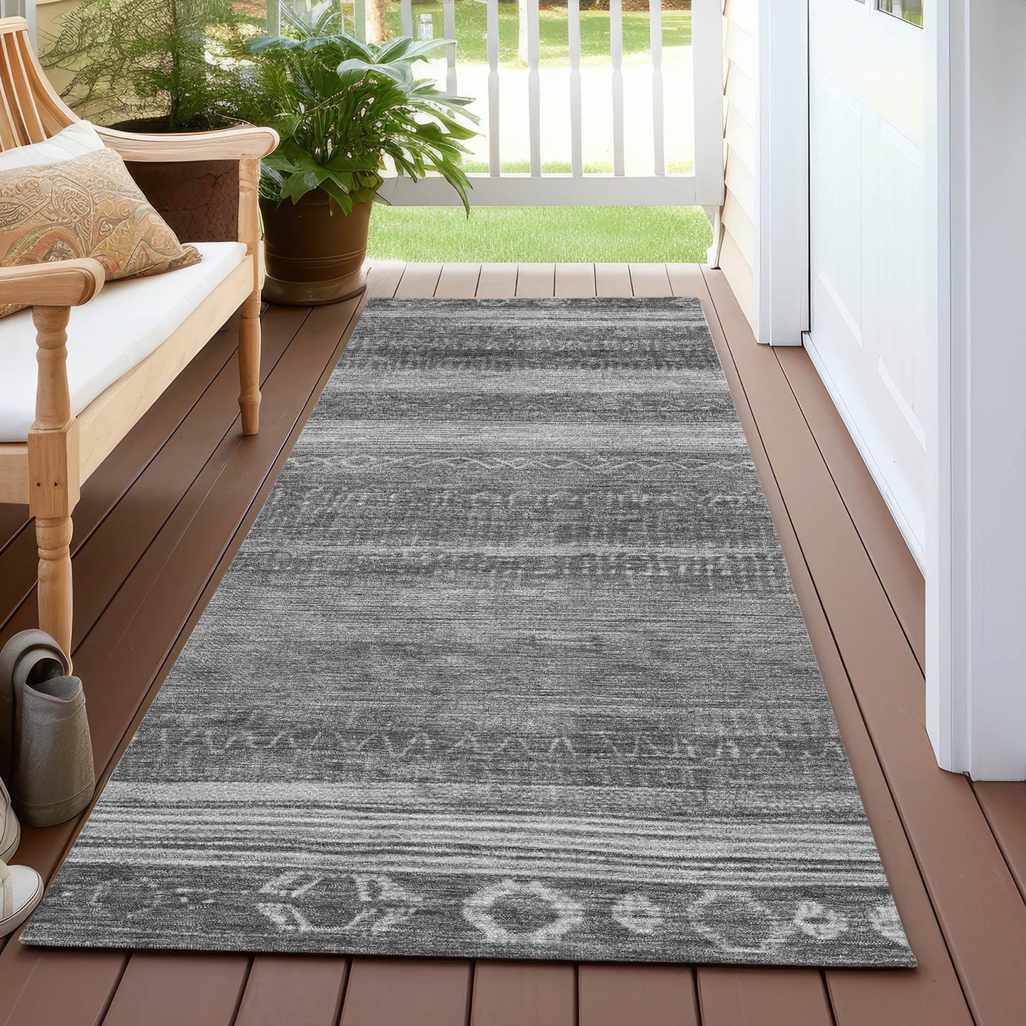 Taelanor Gray Washable Indoor-Outdoor Rug